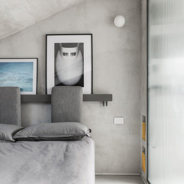 Camera da letto | Letto e parete zigrinata