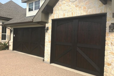 This is an example of a traditional garage in Austin.
