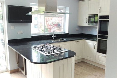 Inspiration for a modern kitchen in Berkshire.