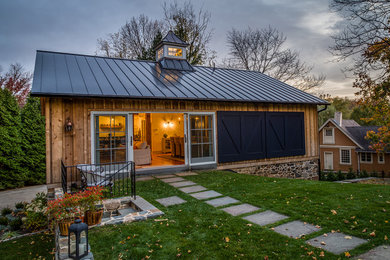 Rustic one-story exterior home idea in Philadelphia