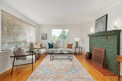 Example of a living room design in Toronto