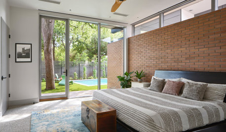 Houzz Tour: Texas Pro’s Green Home Channels Palm Springs
