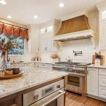 Bent Oaks Street - Traditional Elegance Kitchen