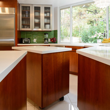 Modern Spacious Kitchen Remodel with Movable Island