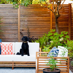 Unbedeckter Mid-Century Patio mit Kies in Seattle