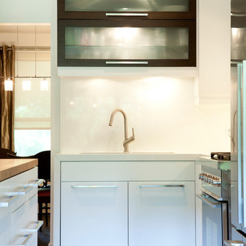 High Gloss Kitchen with Bamboo Counter