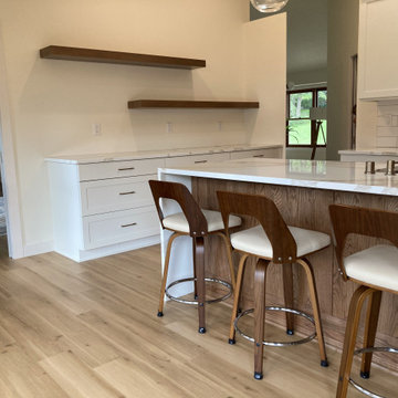 Contemporary Kitchen Remodel Done in a Two-Tone Color