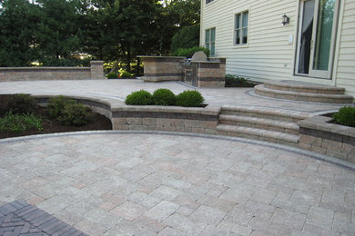 Design ideas for a traditional patio in Chicago.