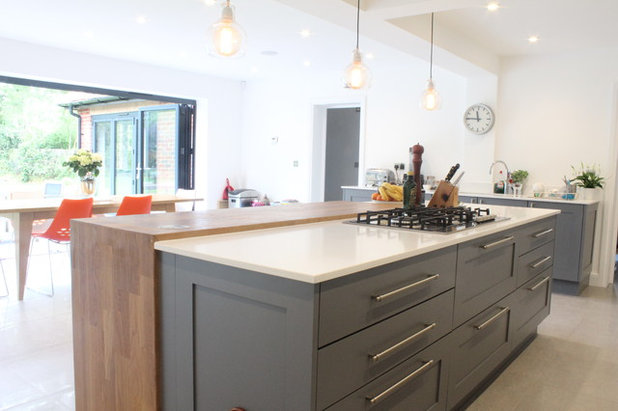 Contemporary Kitchen by Studio 3 kitchens