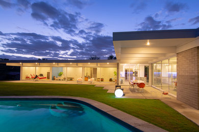 Inspiration for a 1960s exterior home remodel in Phoenix