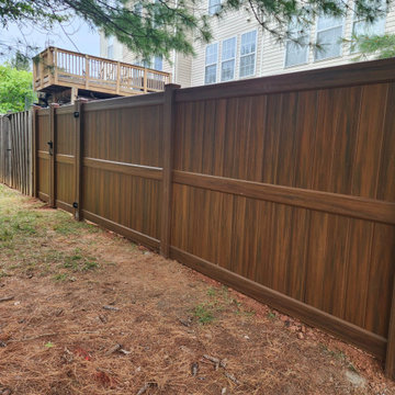6'H Mocha Walnut Vinyl with Gate