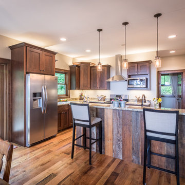 Rustic Retreat in Lost Creek