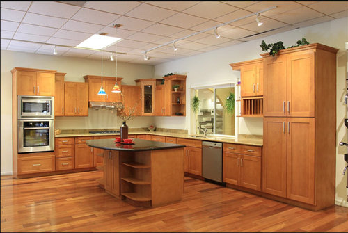 Choose A Good Floor To Match The Cabinet, What Color Floor Tile Goes With Maple Cabinets