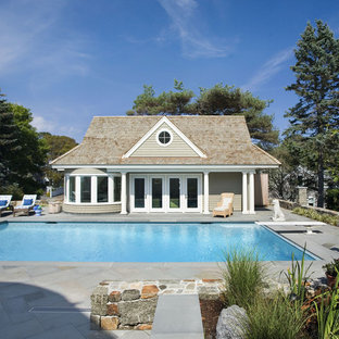 ボストンの長方形ヴィクトリアン調のおしゃれなプールハウスの写真