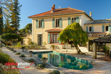 Réalisation d'une piscine méditerranéenne.