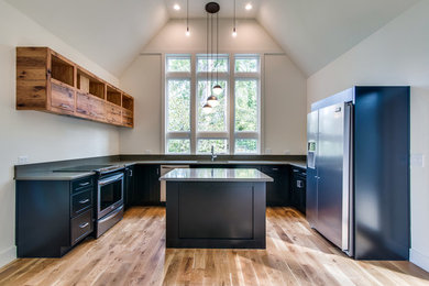Kitchen - shabby-chic style kitchen idea in Nashville