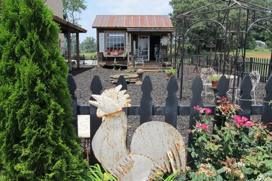 Example of an eclectic shed design in Atlanta