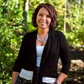 Vicky Girard's photo
