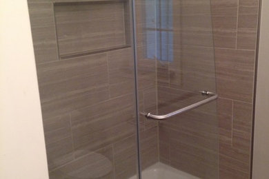 Bathroom - mid-sized modern 3/4 porcelain tile porcelain tile bathroom idea in Cleveland