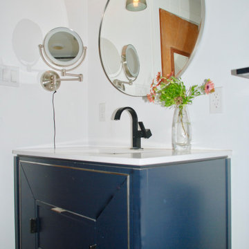 Classic black and white bath room with pattern play