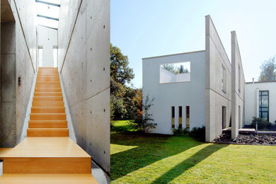 Modernes Haus mit Betonfassade und Verschalung in Essen