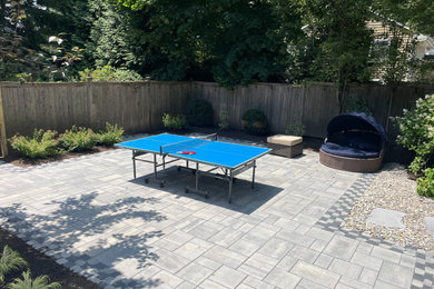 Example of a minimalist patio design in New York