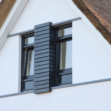 Wiite Villa met rieten dak