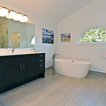 Master Bath with Detatched Tub in Boyds, Maryland