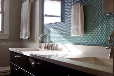 Inspiration for an eclectic bathroom remodel in Milwaukee