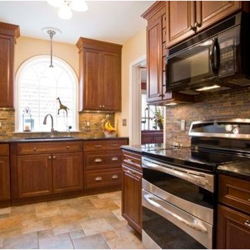 Stone Back Splash adds Drama to Kitchen