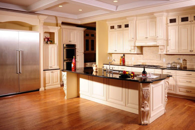 Kitchen photo in Cincinnati