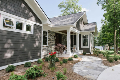 Transitional porch idea in Detroit