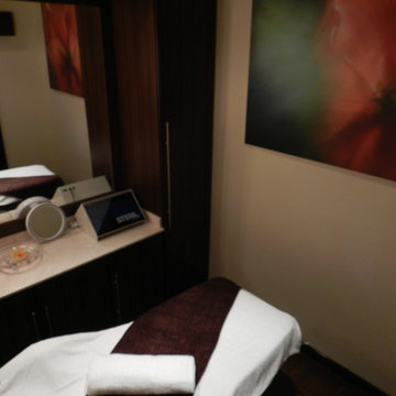 BEAUTY SALON