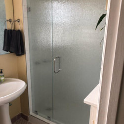 Nieto, Long Beach - Shower Doors