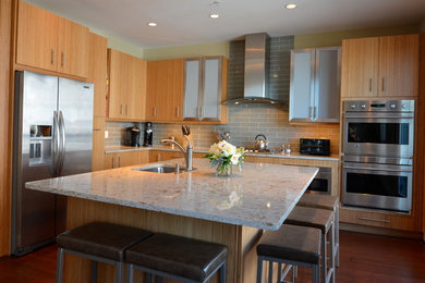 Eat-in kitchen - mid-sized contemporary l-shaped medium tone wood floor eat-in kitchen idea in Baltimore with an undermount sink, flat-panel cabinets, light wood cabinets, quartz countertops, gray backsplash, subway tile backsplash, stainless steel appliances and an island