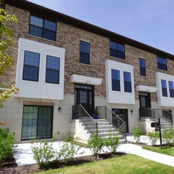 Beautiful Row-homes Ideally located in Downtown Mount Prospect