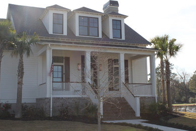 Example of a classic exterior home design in Charleston