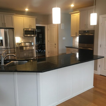 Modern Kitchen Remodel Done With New Portable Kitchen Island