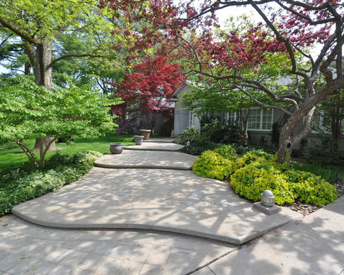 Traditional Front Yard Landscape Ideas, Designs, Remodels & Photos