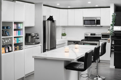 Inspiration for a modern kitchen remodel in Toronto