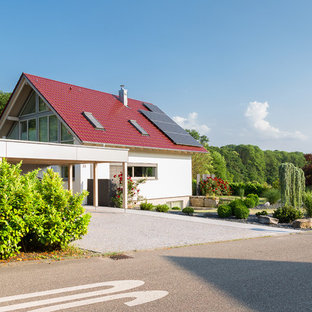 Mittelgroßes, Zweistöckiges, Weißes Modernes Einfamilienhaus mit Putzfassade, Satteldach und Ziegeldach in Stuttgart