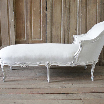 19th Century Carved and Painted Walnut Chaise Longue in Belgian Linen