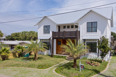Beach style home design photo in Jacksonville