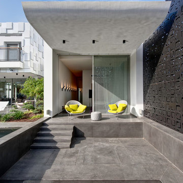 The Dynamic House