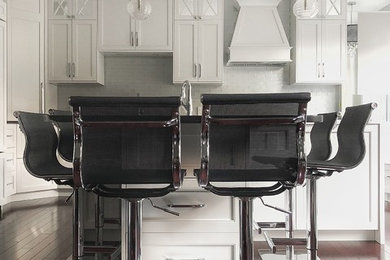 Trendy kitchen photo in Ottawa