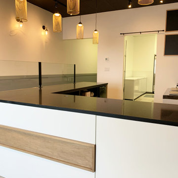 Ice Cream shop-Black Countertop with L type carpentry
