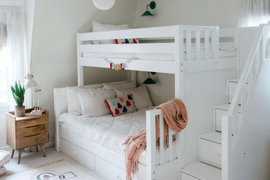 Imagen de dormitorio infantil de 4 a 10 años moderno de tamaño medio