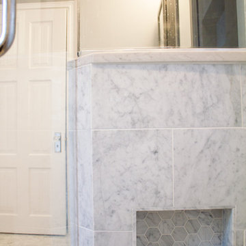 Convenient Recessed Niche for Shaving