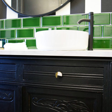 Suite serpentine au bord du lac