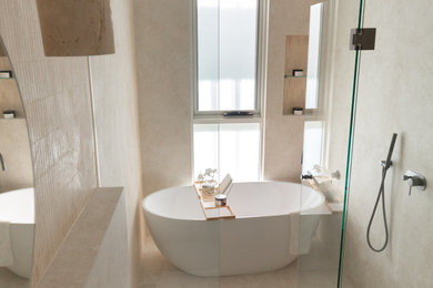 Inspiration for a modern bathroom in Sydney.